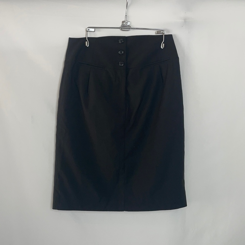 H&M Women’s 3 Button Knee Length Skirt Size 6